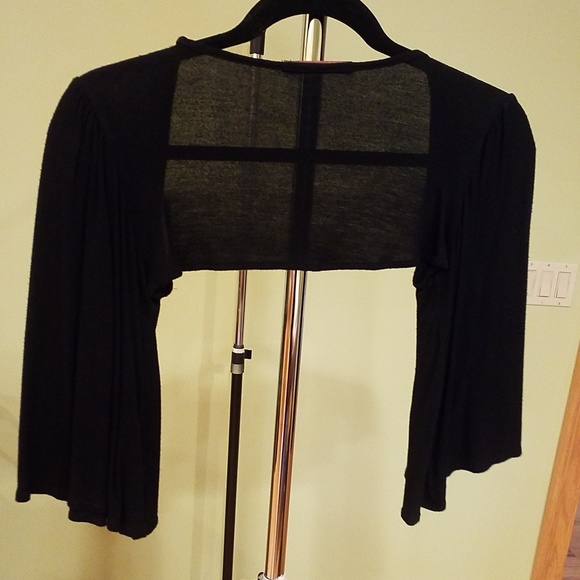 CLOTHING - Picture 5 of 5